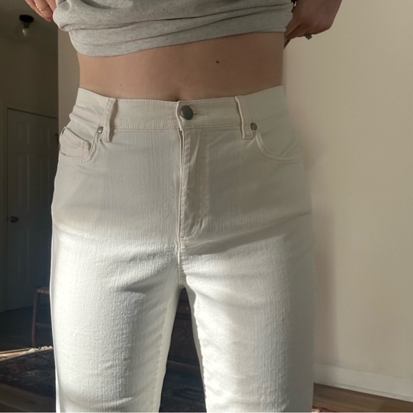 Eileen Fisher White Straight Leg Cropped Jeans with Raw Fray Hem - Picture 3 of 11